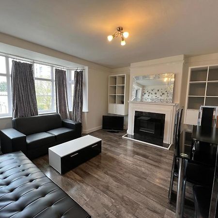 Bright And Spacious 2 Bedroom Apartment Саттон Экстерьер фото