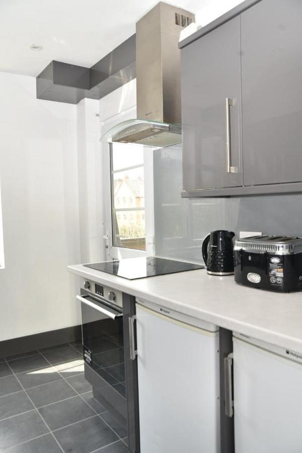 Bright And Spacious 2 Bedroom Apartment Саттон Экстерьер фото